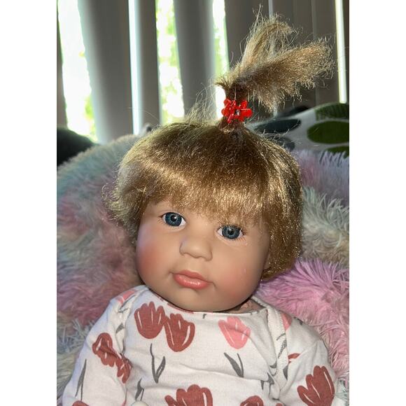 Paradise Galleries Reborn Baby Girl Doll + Accessories - Picture 3 of 10